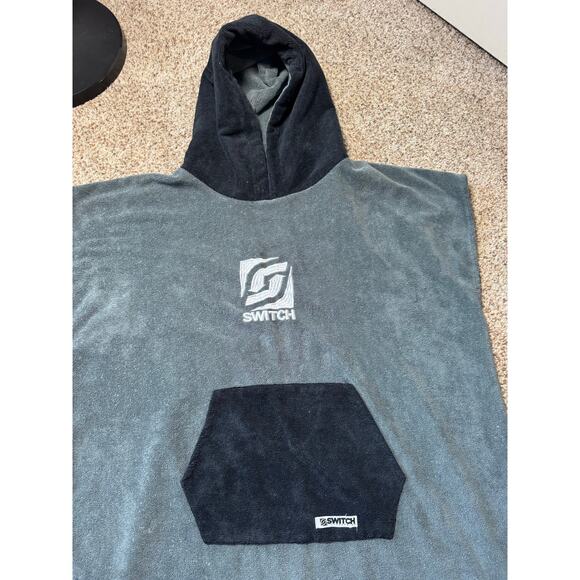 SWITCH Kiteboarding Towel blanket for Changing;  Hooded Poncho - Picture 7 of 9